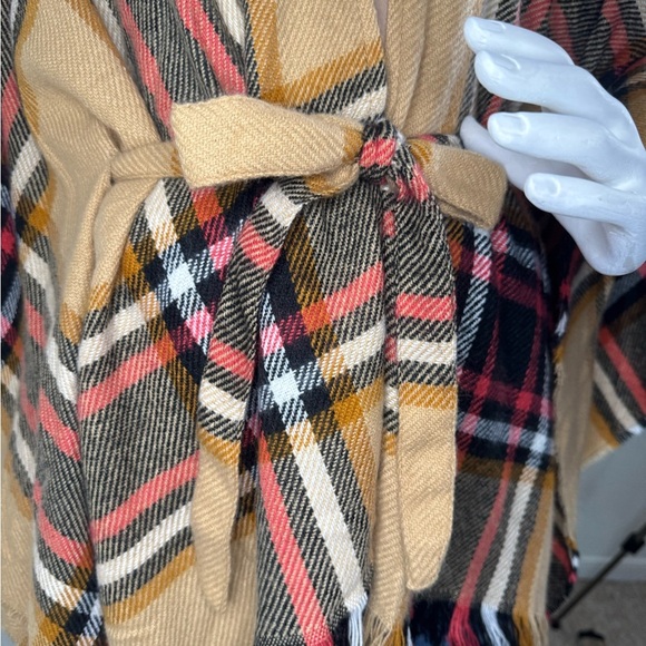David & Young Camel Plaid Ruana With Belt one size.  #253 - Picture 7 of 10